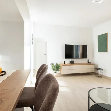 Lovely In Karbuni With Wifi