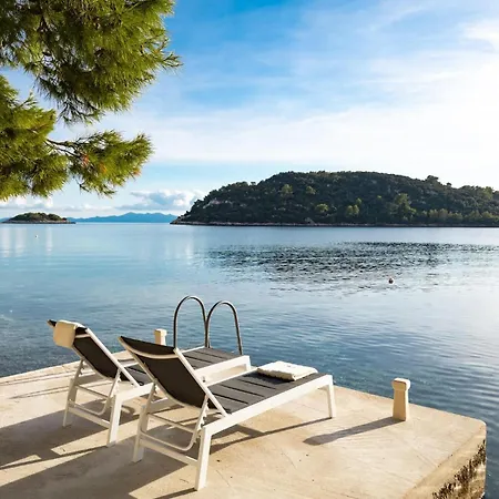 Lovely In Karbuni With Wifi Brnistrova