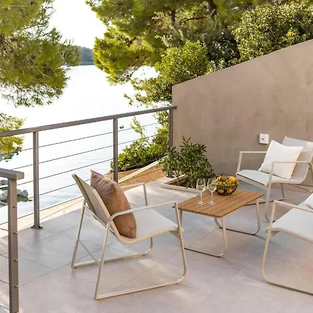 Lovely In Karbuni With Wifi Brnistrova