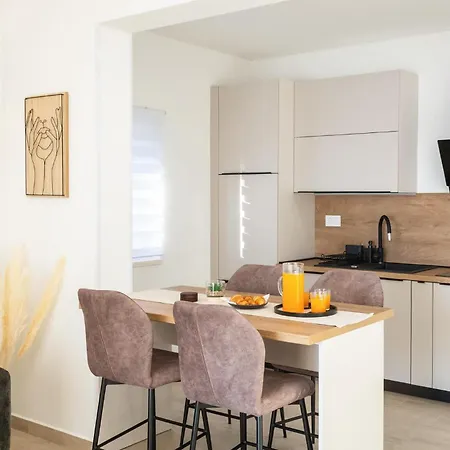 Lovely In Karbuni With Wifi