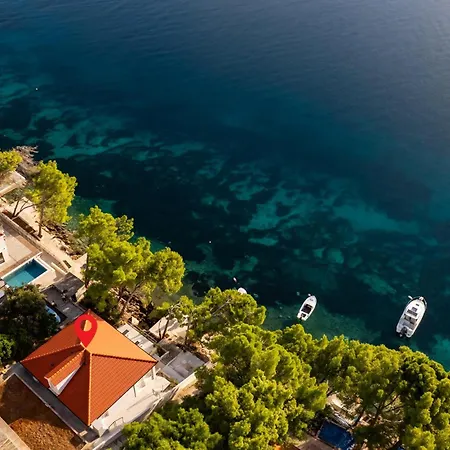 Lovely In Karbuni With Wifi Brnistrova