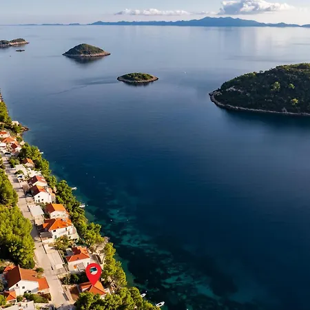 Lovely In Karbuni With Wifi Brnistrova