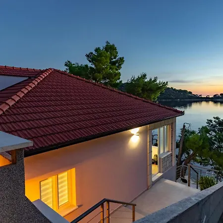 בית נופש Nice Home In Karbuni With Wifi Brnistrova