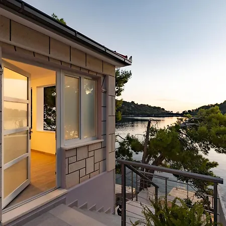 Lovely In Karbuni With Wifi