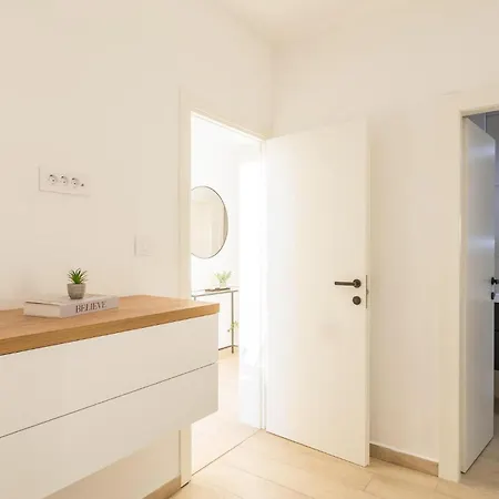 Lovely In Karbuni With Wifi Brnistrova