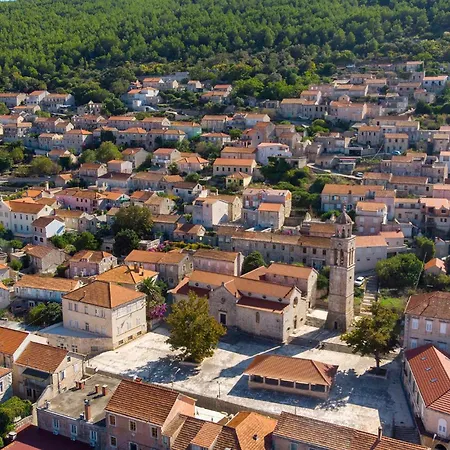 Lovely In Karbuni With Wifi Brnistrova