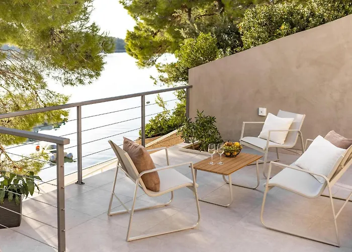 Lovely In Karbuni With Wifi Brnistrova