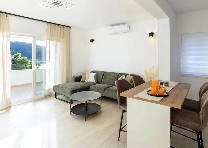 Lovely In Karbuni With Wifi * Brnistrova