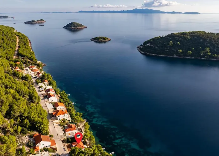 Lovely In Karbuni With Wifi Brnistrova