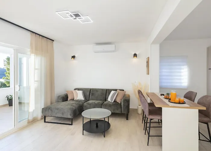 Lovely In Karbuni With Wifi Brnistrova