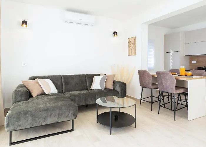 Lovely In Karbuni With Wifi * Brnistrova