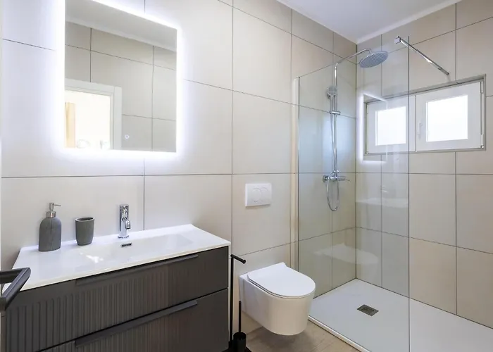 Holiday home Lovely In Karbuni With Wifi Brnistrova